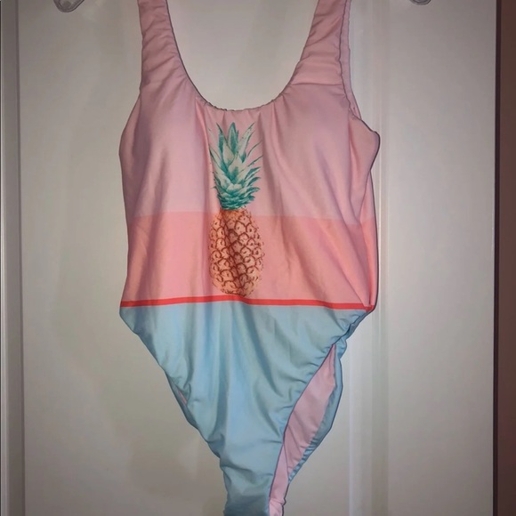 Bathing suits - Picture 3 of 5